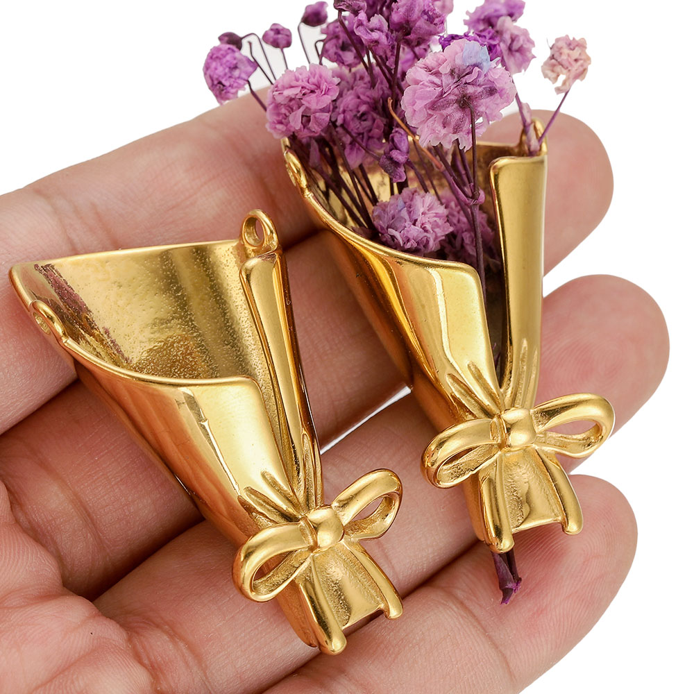 2個入りブーケゴールドフラワーチャームペンダントコネクター、 - Supply Florist のレビューと価格
